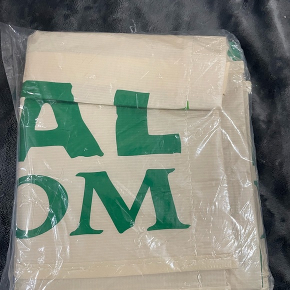 New with tags Disney Animal Kingdom Park Exclusive reusable large tote - Picture 2 of 4